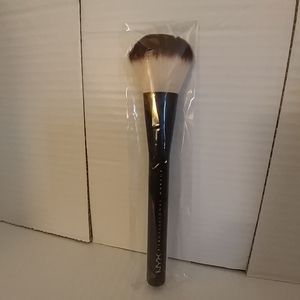 nyx powder brush